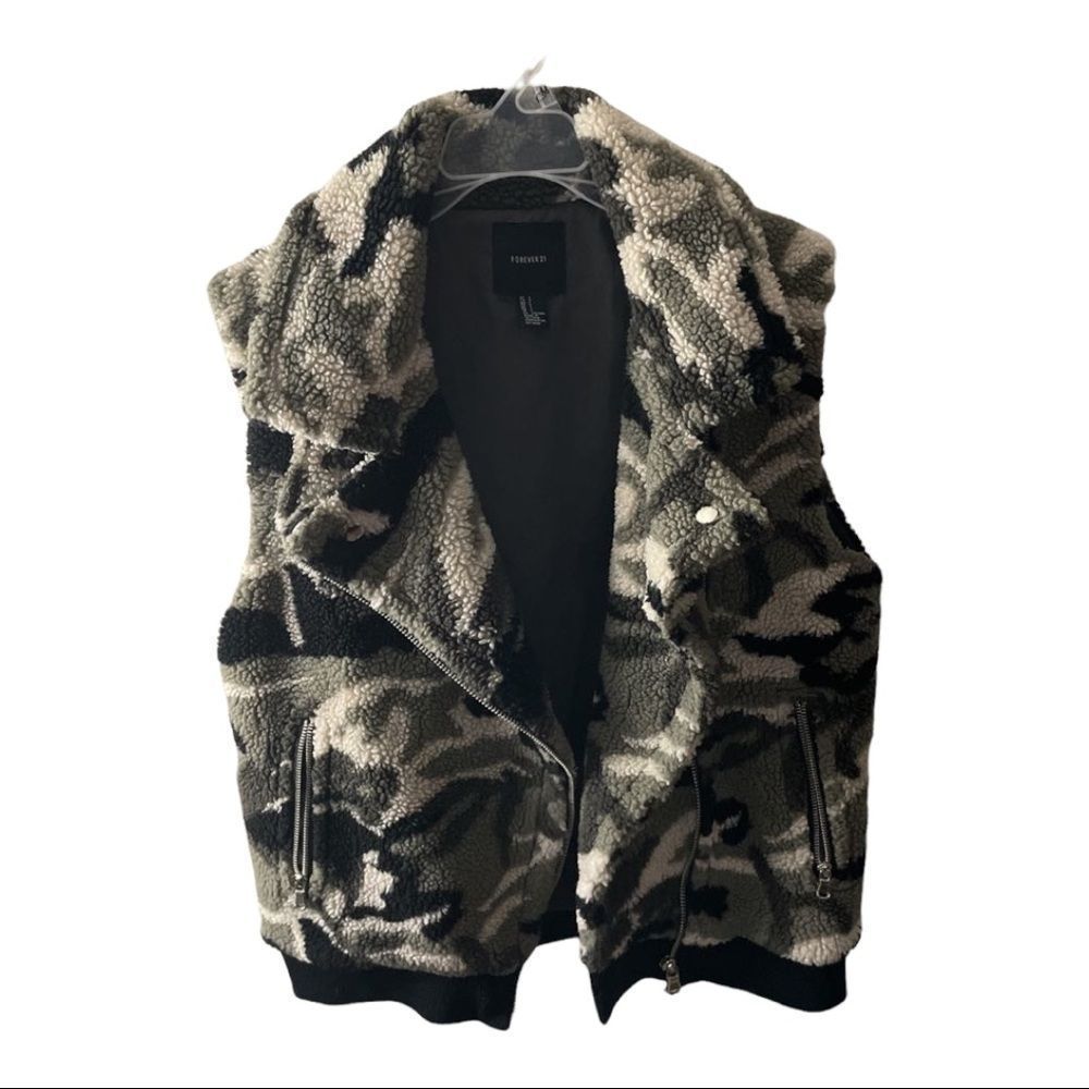 Women’s Warm Camo Vest